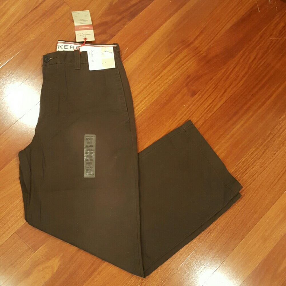 NWT NEW MENS BROWN DOCKERS KHAKI PANTS 32 X 30